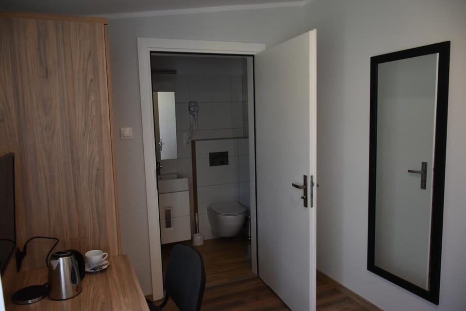 Bathroom, Photo of the whole room