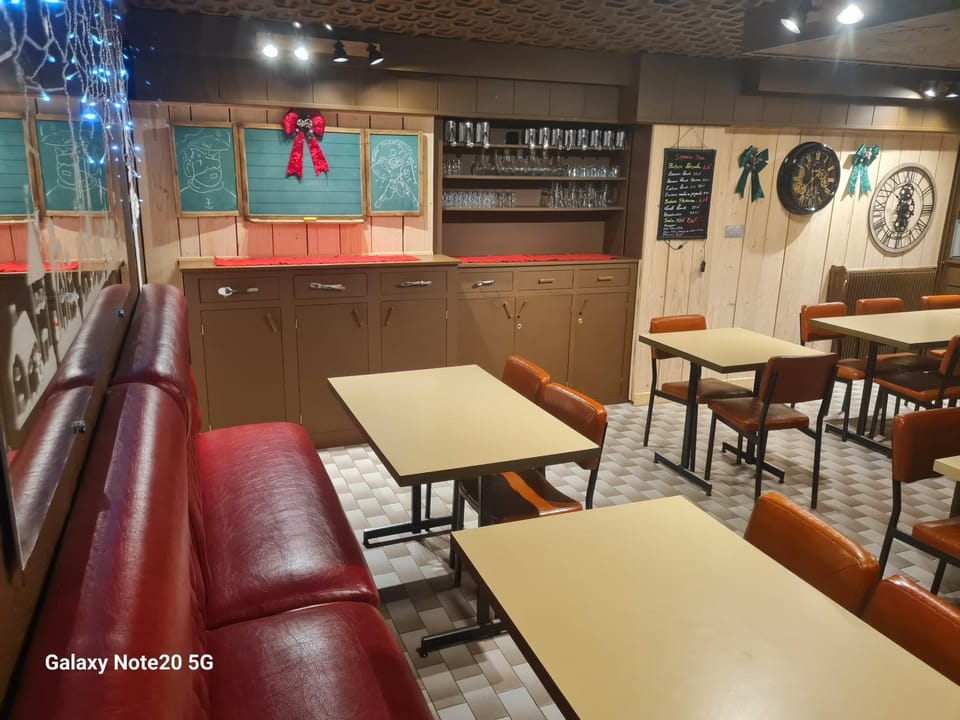 Communal lounge/ TV room