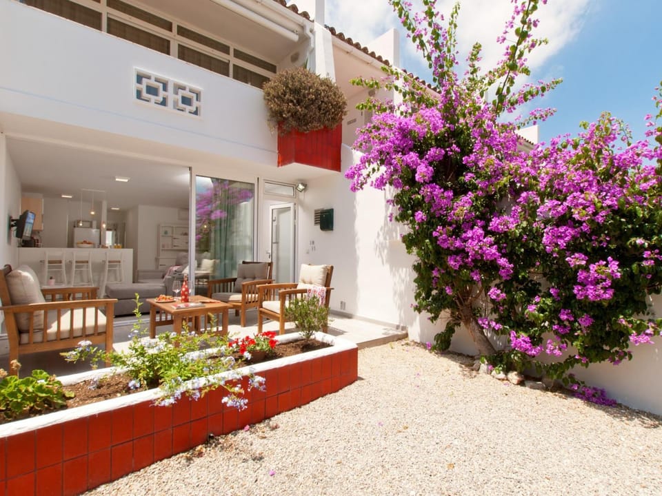 Facade/entrance, Garden, Garden view