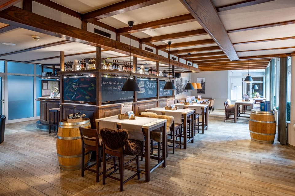 Restaurant/places to eat, Lounge or bar, Food and drinks, Food, Drinks