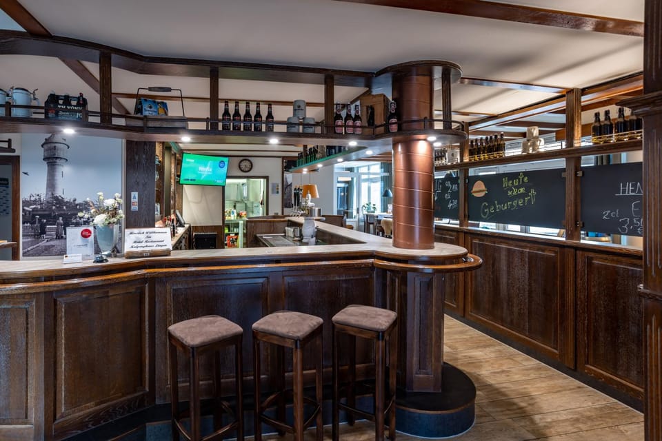 Restaurant/places to eat, Lounge or bar, Drinks