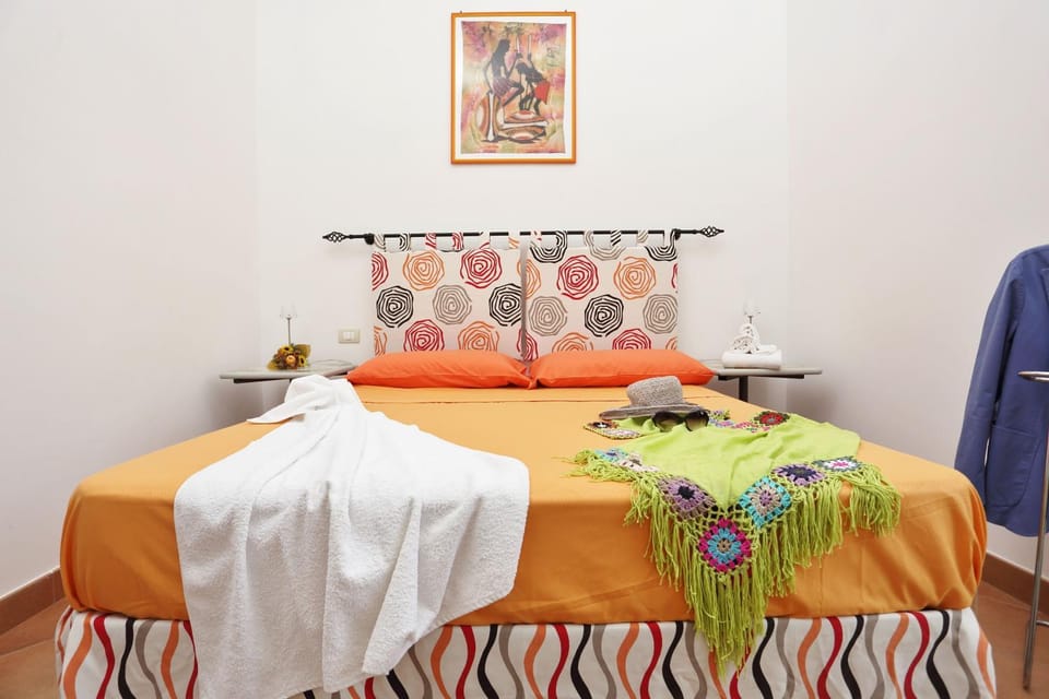 Bedroom, cot