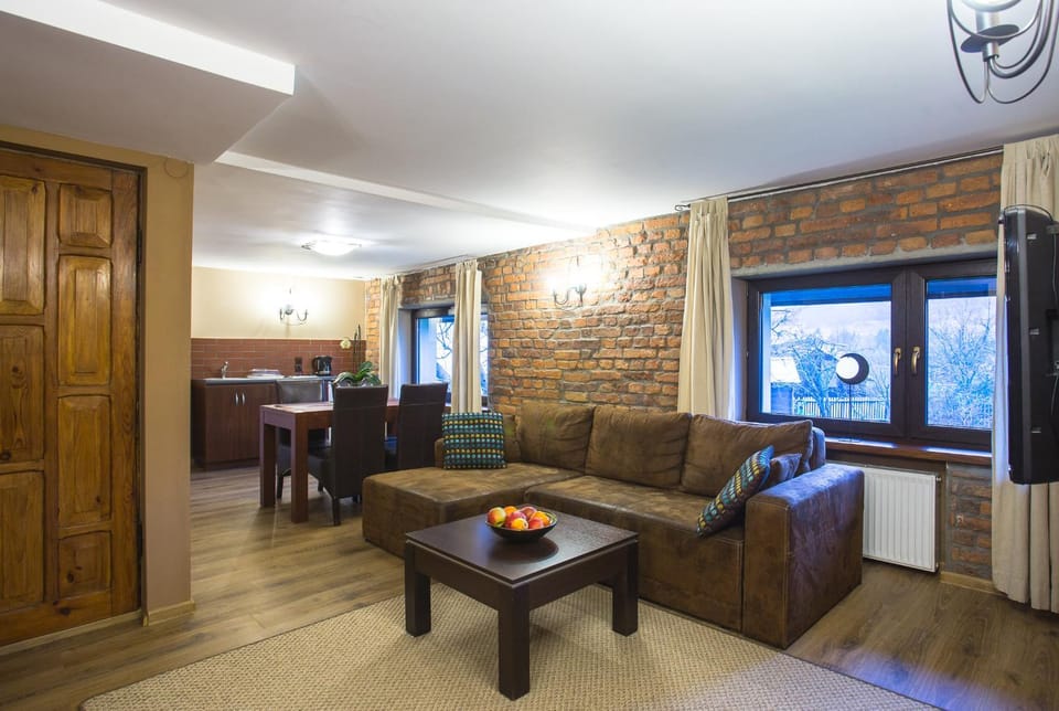 TV and multimedia, Kitchen or kitchenette, Living room, Other, Other, Other, Seating area, Dining area