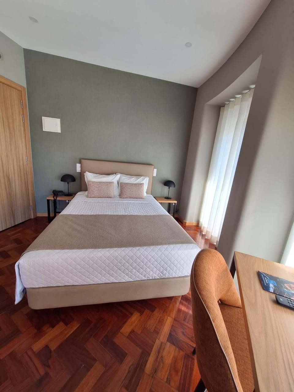 Bed, Photo of the whole room, Bedroom
