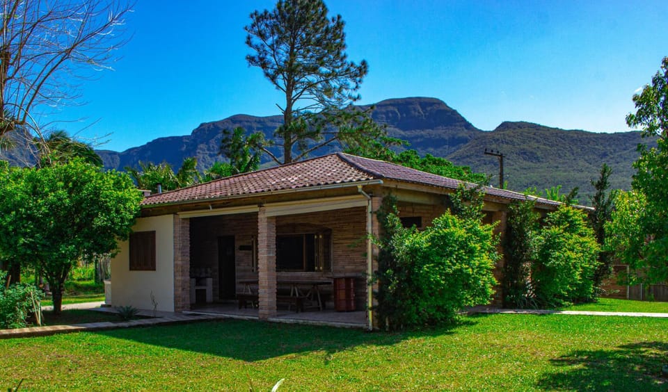 Property building, Day, Natural landscape, Garden, View (from property/room), Garden view, Mountain view, Inner courtyard view