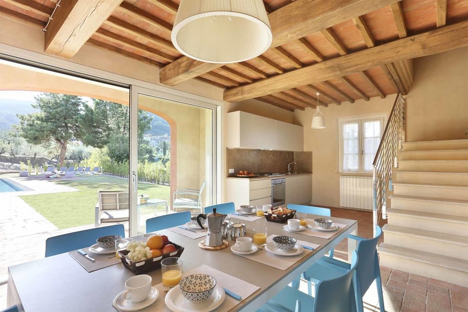 Kitchen or kitchenette, Photo of the whole room, Dining area