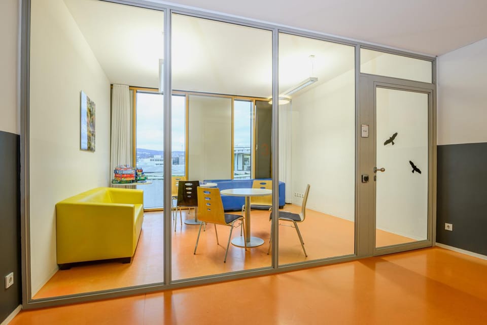 Game Room, Seating area
