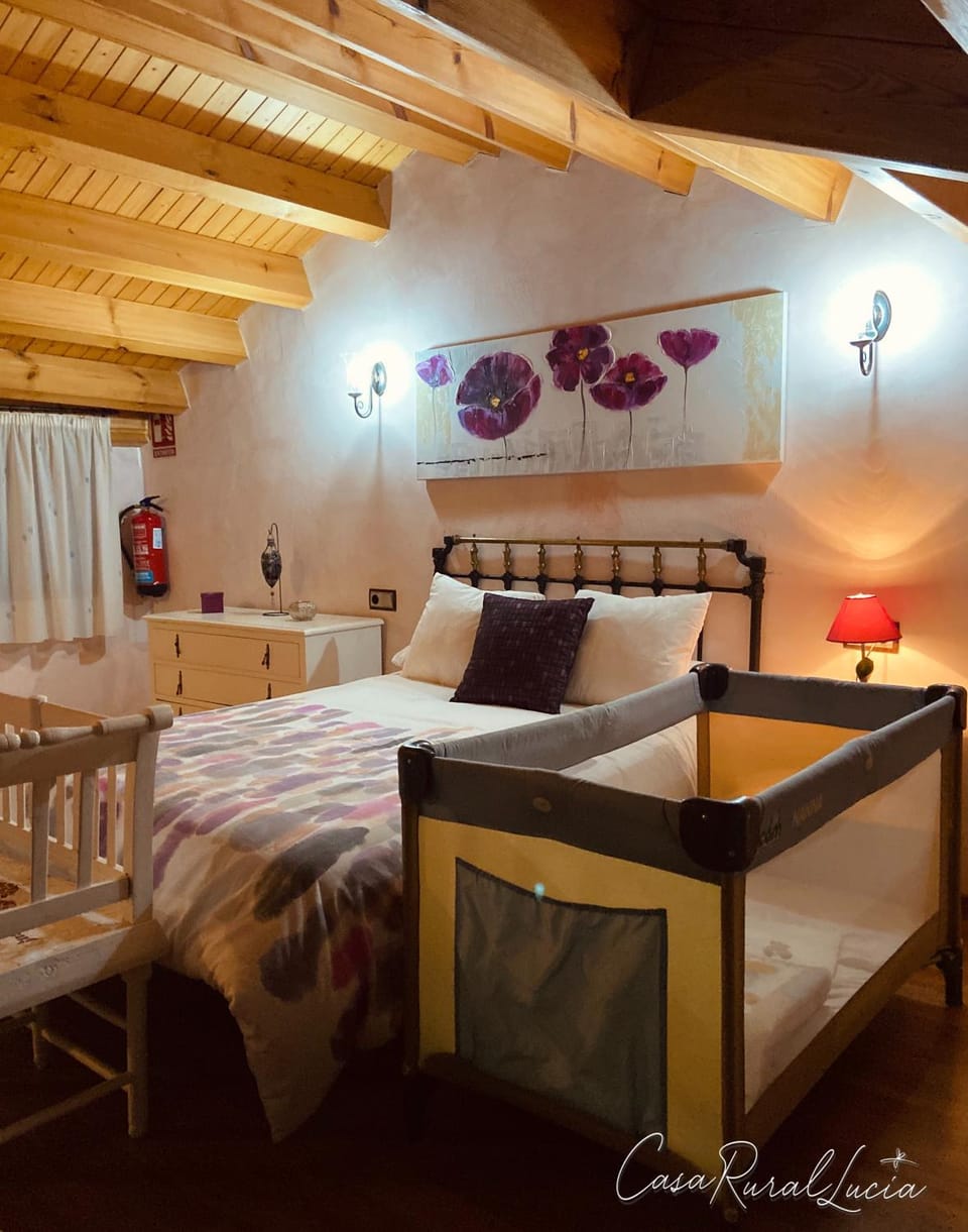 Decorative detail, Bedroom, cot
