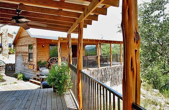 Hideout on the Horseshoe Hotel in Canyon Lake