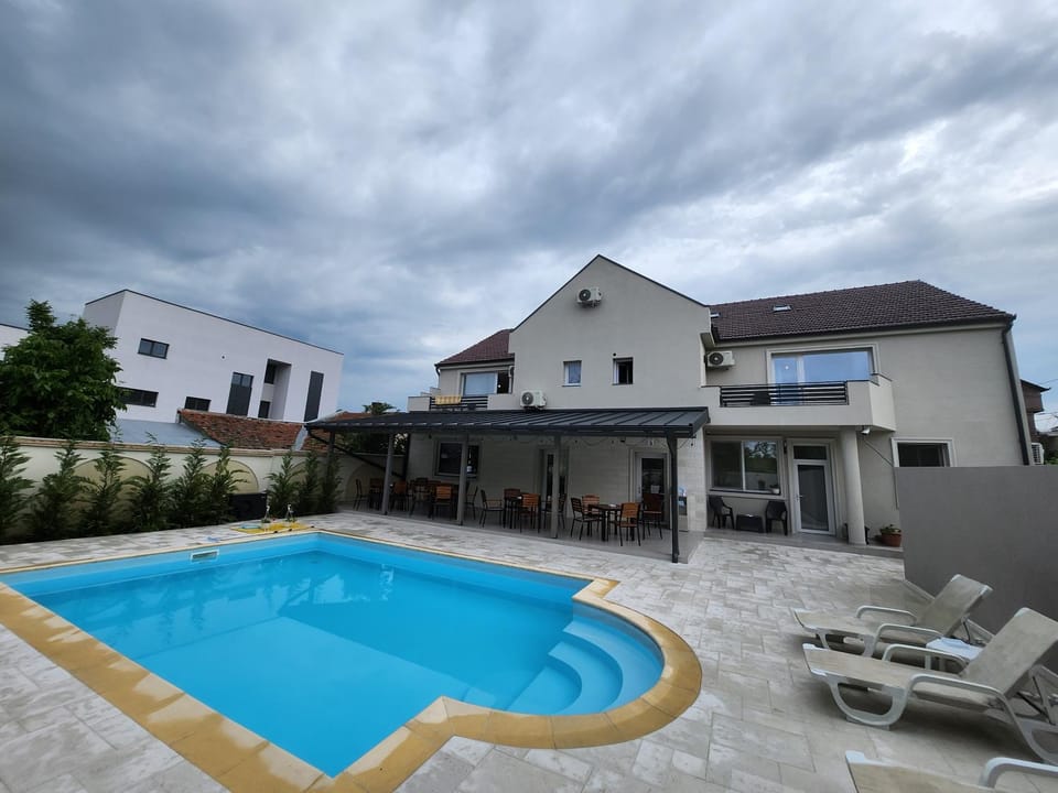 Swimming pool, Swimming pool