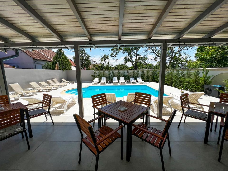 Swimming pool, Swimming pool