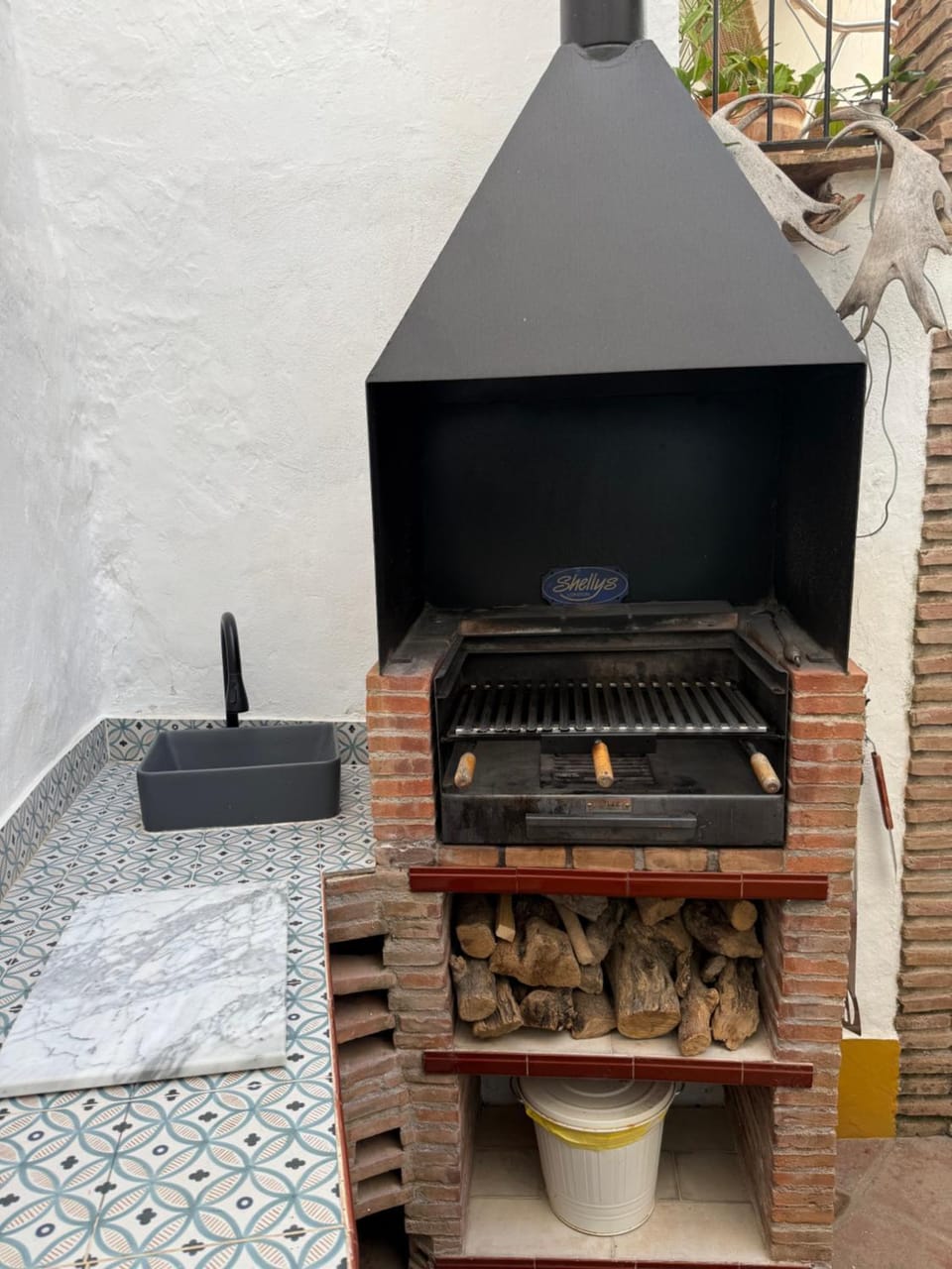 Patio, BBQ facilities