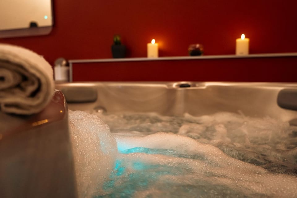 Hot Tub, Bath
