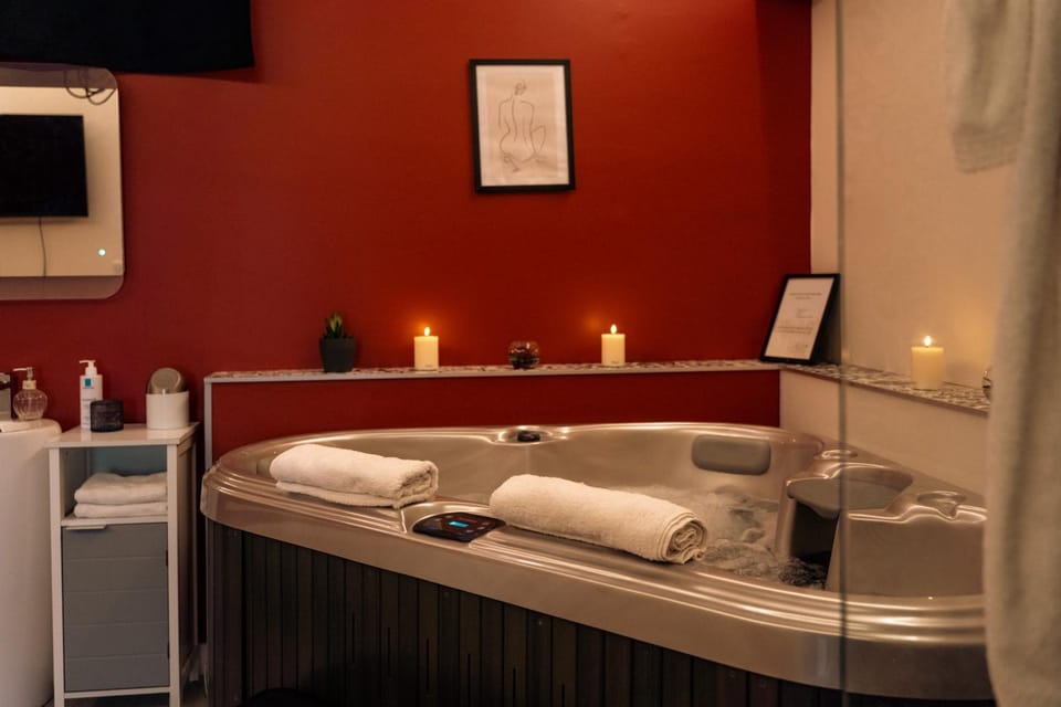 Bathroom, Bath, towels