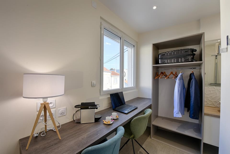Living room, Seating area, Dining area, towels, wardrobe