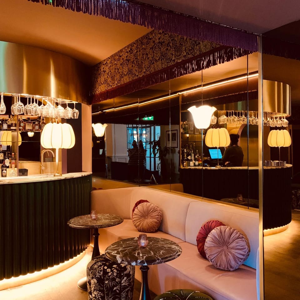 Lounge or bar, Seating area