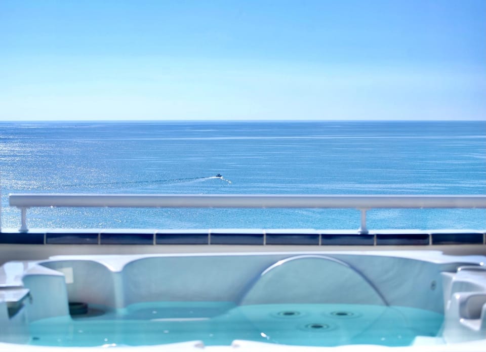 Hot Tub, Balcony/Terrace, Sea view, Swimming pool