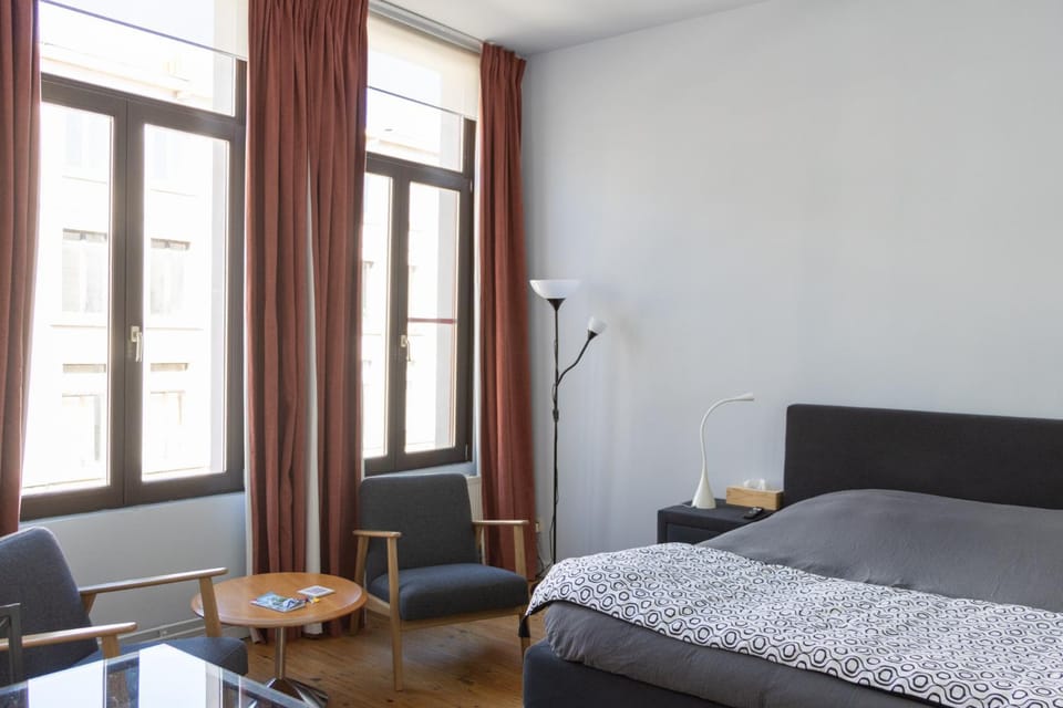 Bed, Photo of the whole room, Seating area