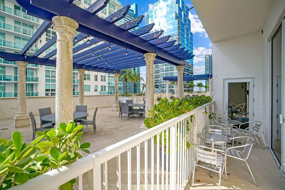 Miami Brickell 4 Bedrooms High Ceiling loft on the pool Apartment in Brickell