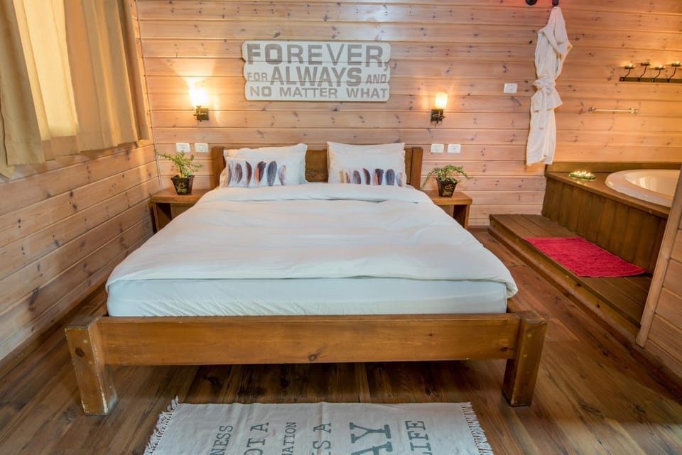 Bed, Photo of the whole room, On site