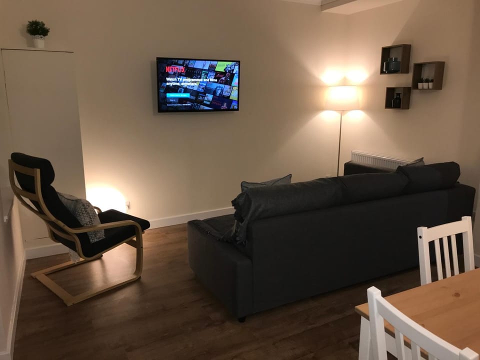 TV and multimedia, Living room, Seating area