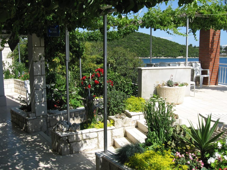 Facade/entrance, Garden, Sea view