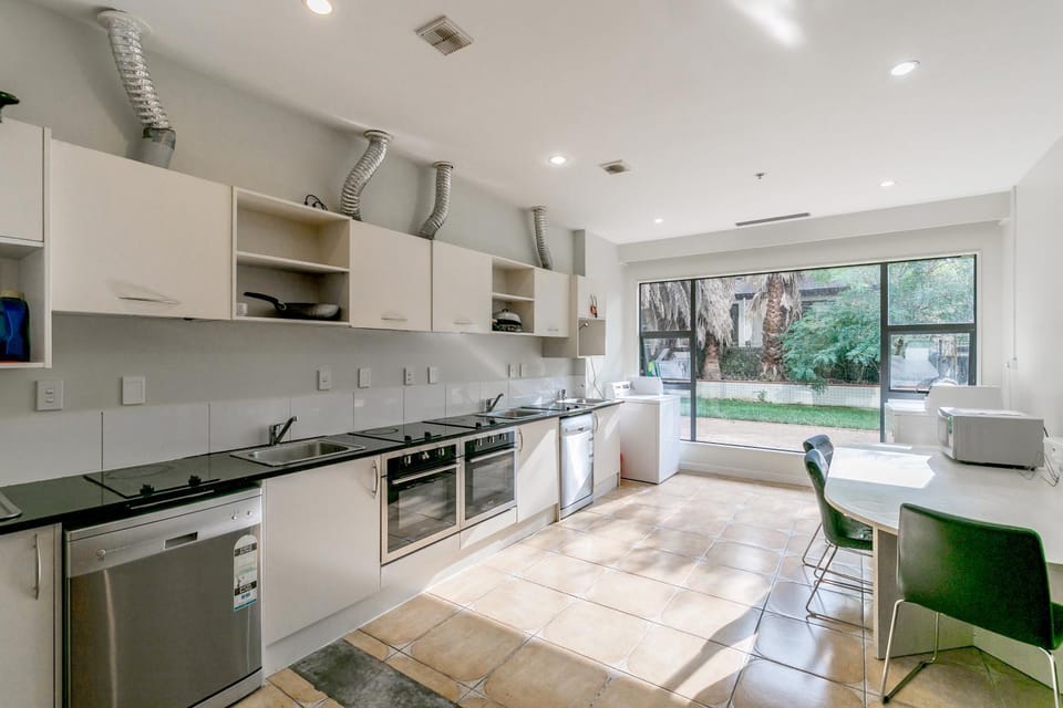 Kitchen or kitchenette, Dining area, Communal kitchen