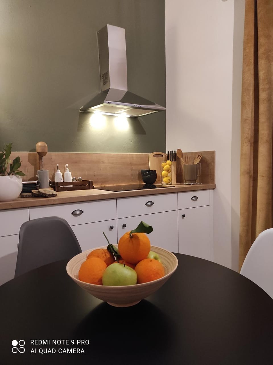 Kitchen or kitchenette, Communal kitchen