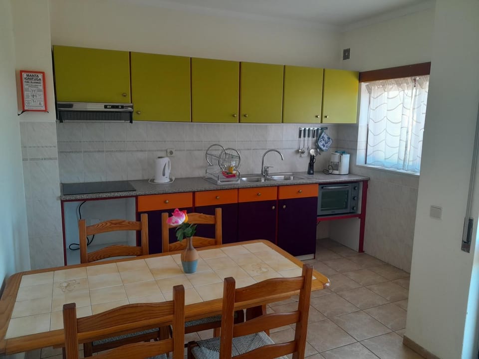 Communal kitchen, pet friendly, stove