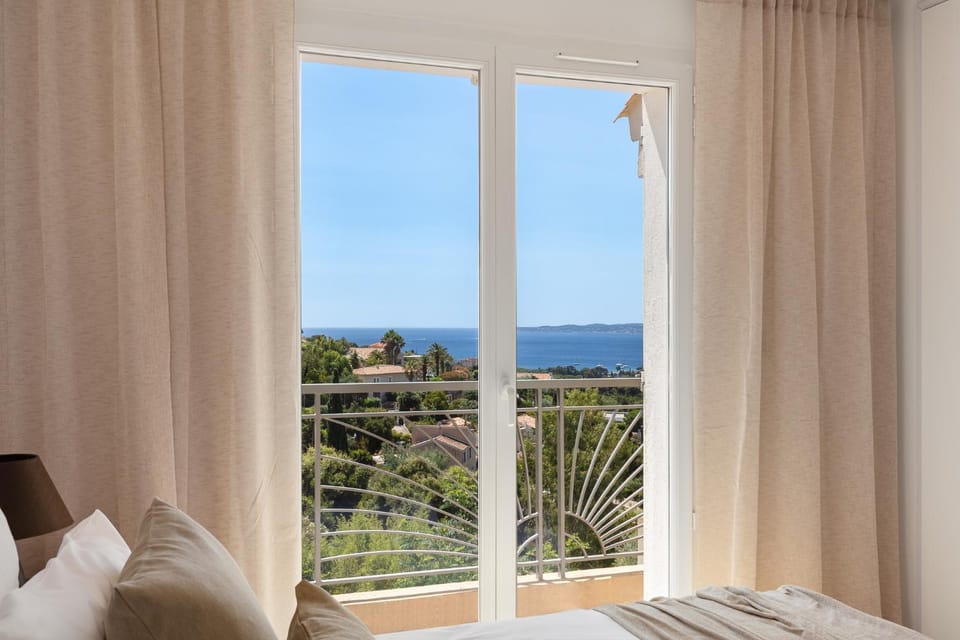 Day, Natural landscape, View (from property/room), Balcony/Terrace, Bedroom