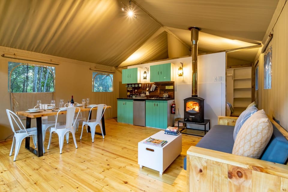 Property building, Living room, fireplace, kitchen