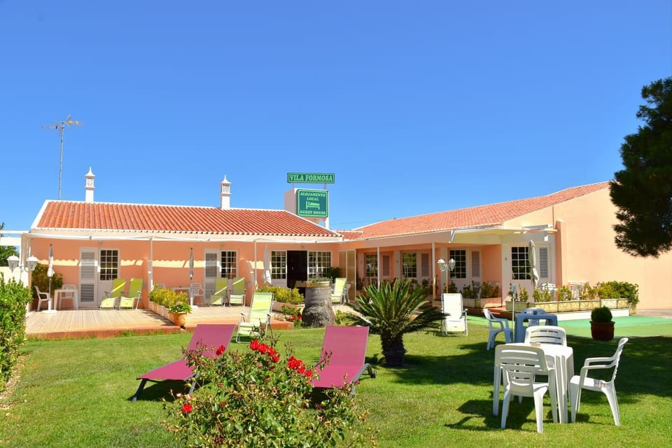 VILA FORMOSA AL-Estabelecimento de Hospedagem,Quartos-Rooms Bed and Breakfast in Monte Gordo