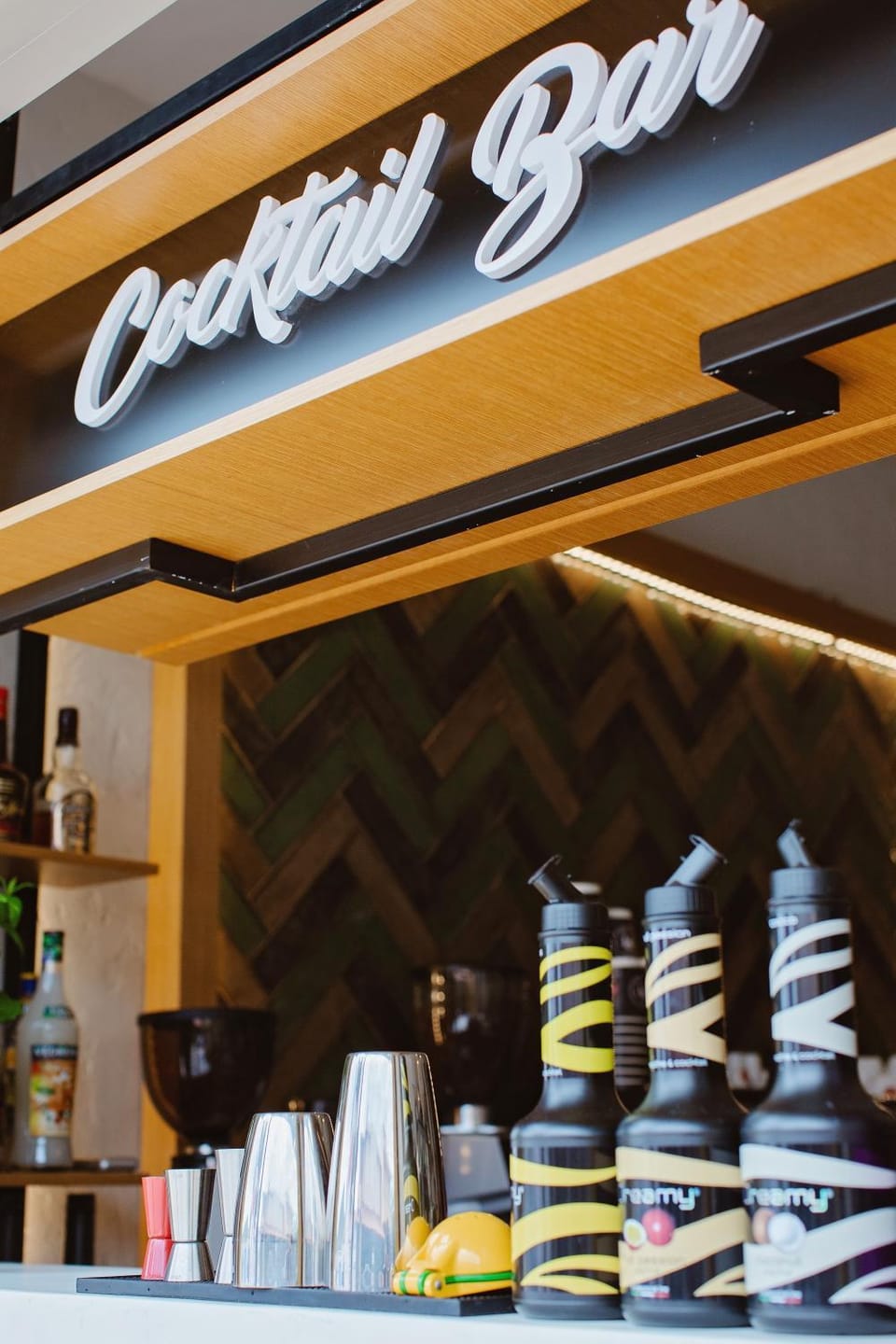 Restaurant/places to eat, Lounge or bar