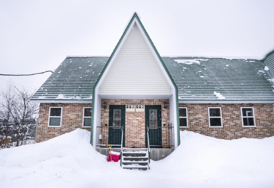 Facade/entrance, Winter