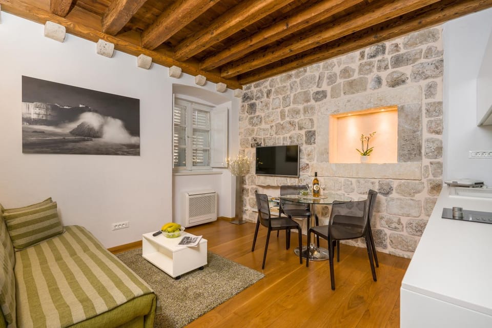Kitchen or kitchenette, Living room, Seating area