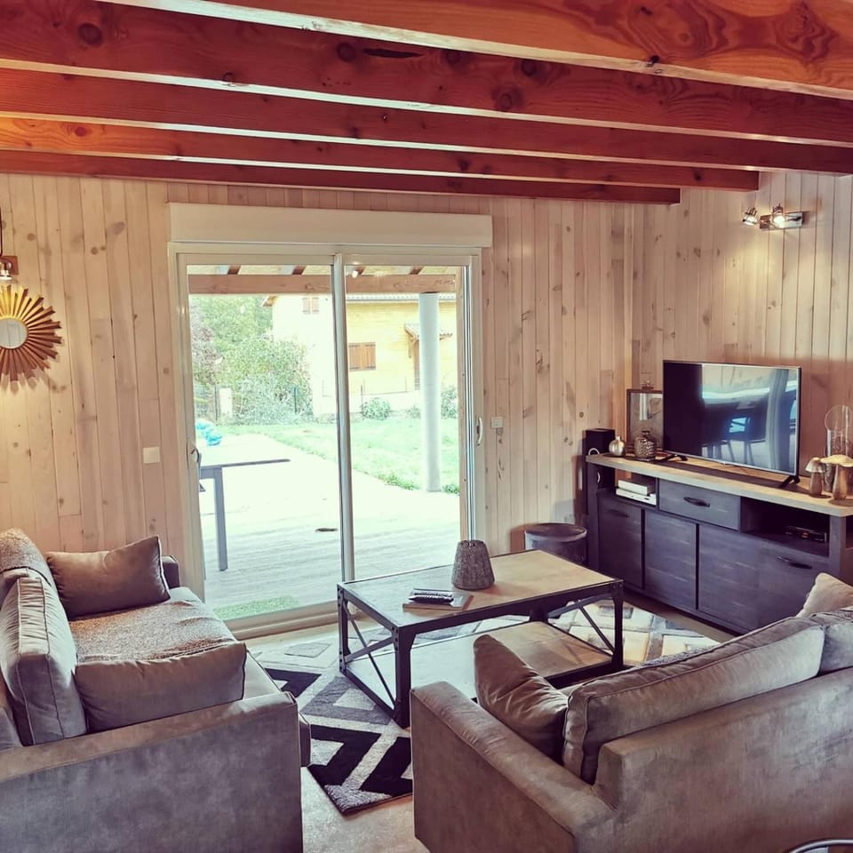 D&O - Guesthouse - "la Pinède" Villa in Auvergne-Rhône-Alpes