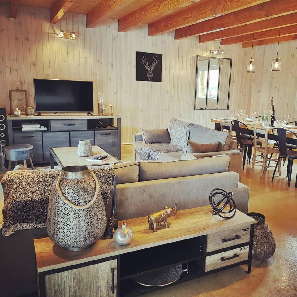 D&O - Guesthouse - "la Pinède" Villa in Auvergne-Rhône-Alpes