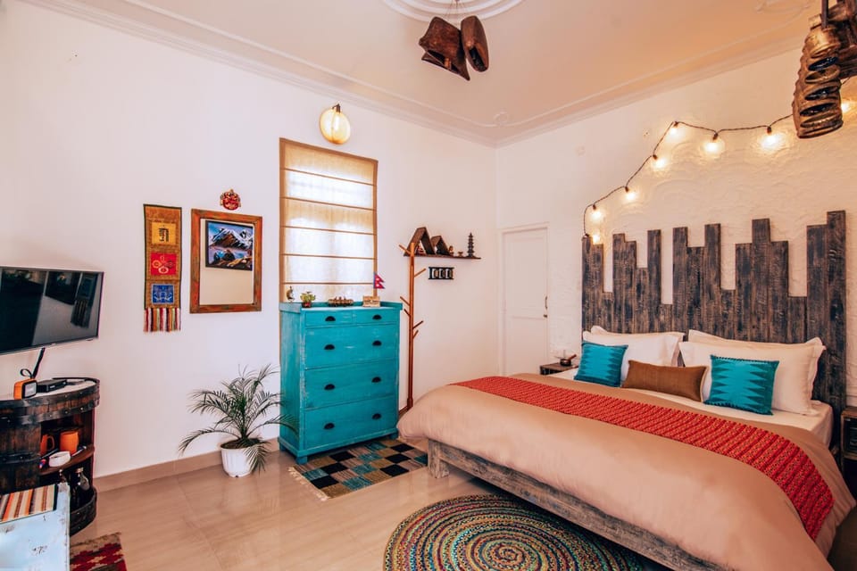 Bed, TV and multimedia, Photo of the whole room, Bedroom, hair dresser