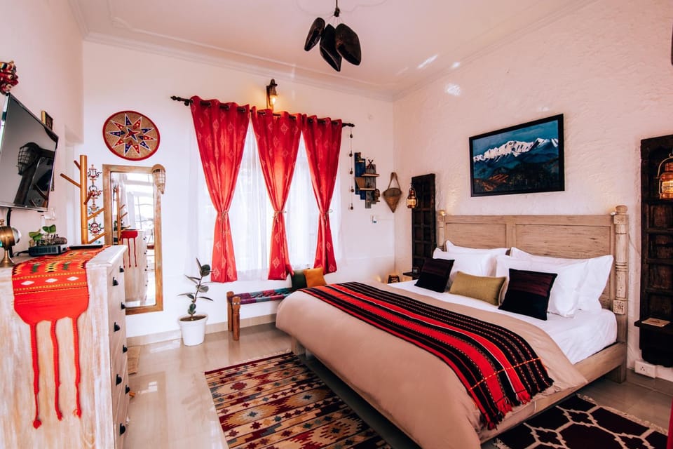 Bed, TV and multimedia, Photo of the whole room, Bedroom