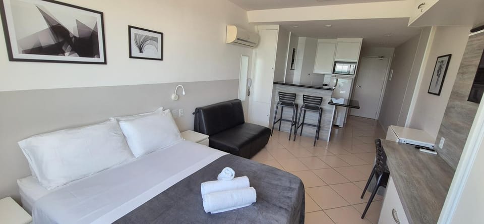 Bed, Photo of the whole room, air conditioner