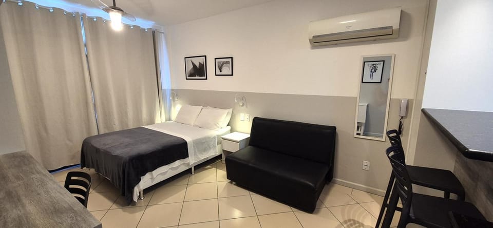 Bed, Seating area, air conditioner