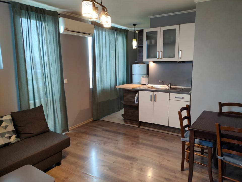 Kitchen or kitchenette, Living room
