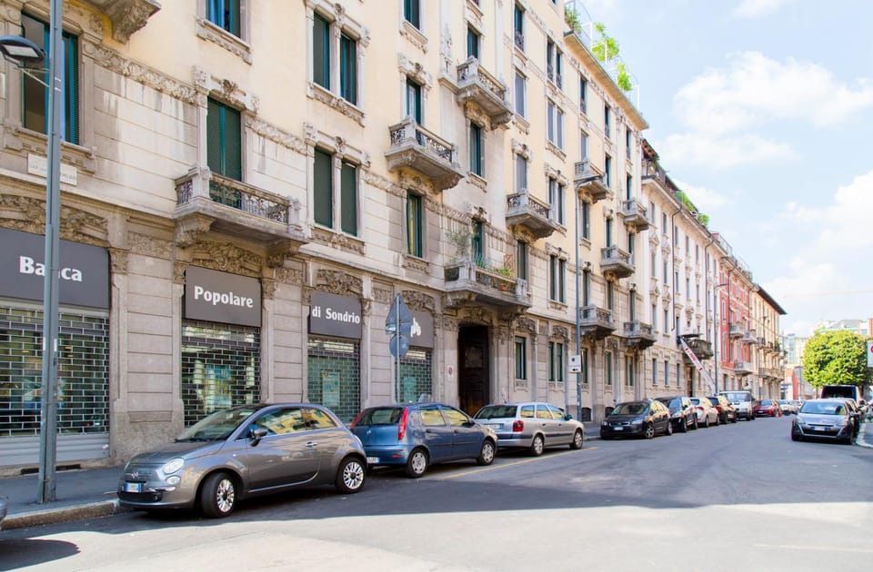 Property building, Facade/entrance, Neighbourhood, City view, Street view