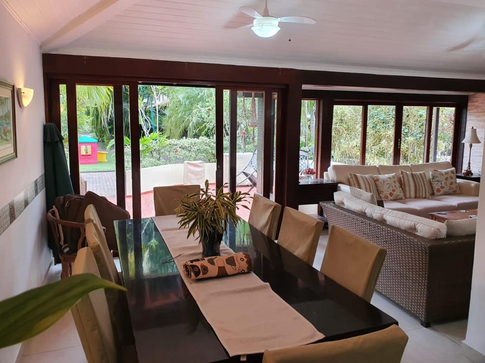 Casa Condomínio com 04 quartos, 200 metros da Praia de Manguinhos House in Armacao dos Buzios