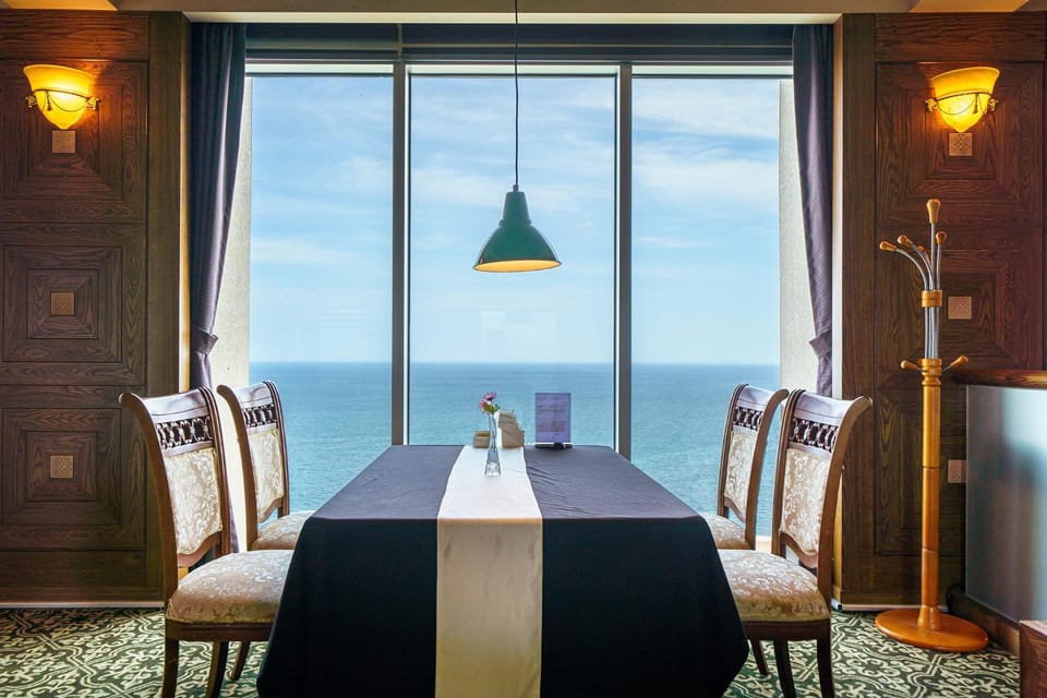 Restaurant/places to eat, Coffee/tea facilities, Lounge or bar, Food and drinks, Dining area, Food, Sea view, Drinks, Alcoholic drinks