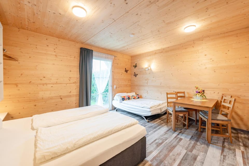 Bed, Living room, Photo of the whole room, Seating area, Dining area, Bedroom