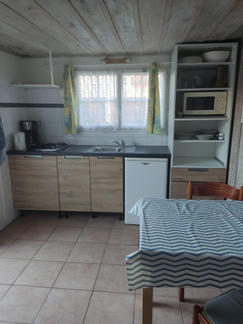 Kitchen or kitchenette, Dining area, pet friendly, stove