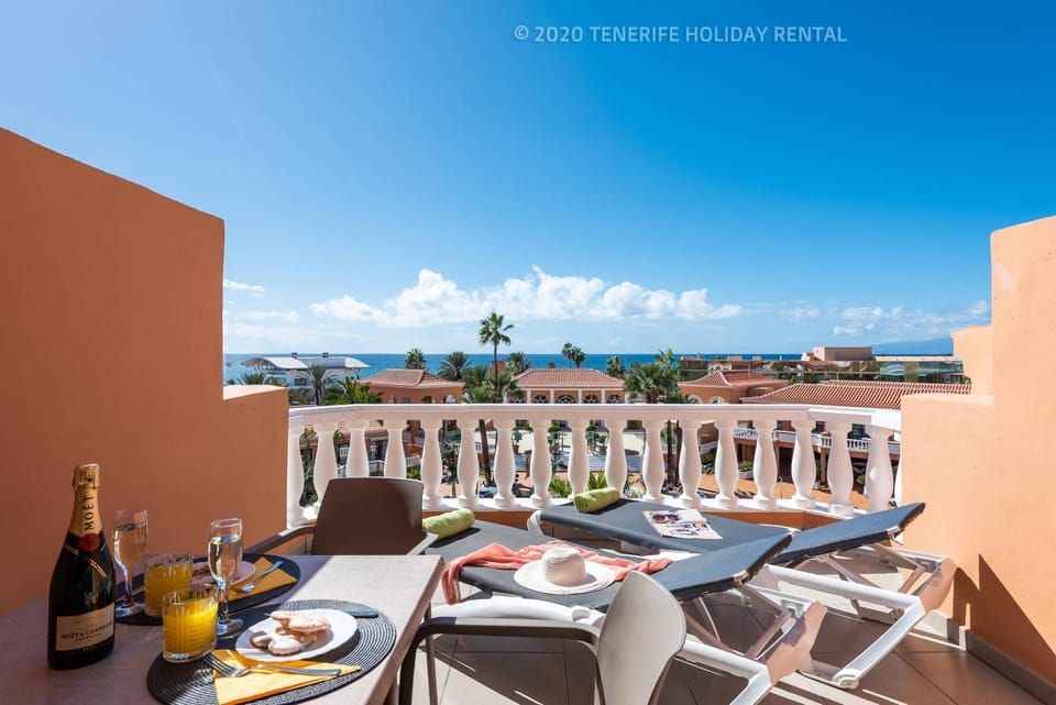 Balcony/Terrace, Pool view, Sea view