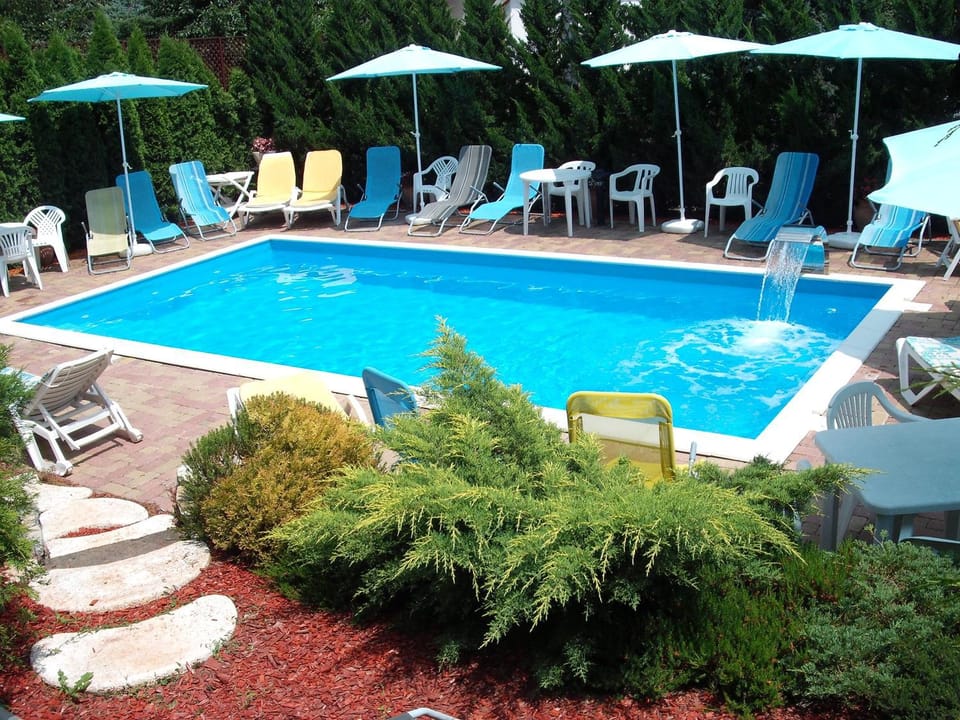 Garden, Swimming pool, Swimming pool