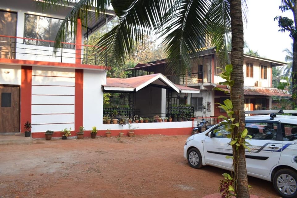 Bahar Deluxe Bed and Breakfast in Maharashtra